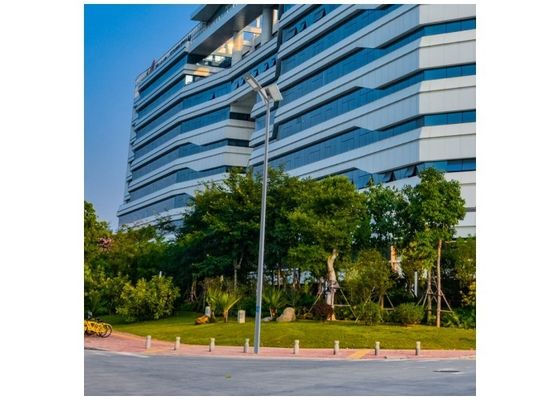 Enerji Tasarrufu Güneş Enerjili LED Sokak Lambası Alüminyum Muhafaza IP65 30W 3900-4500LM