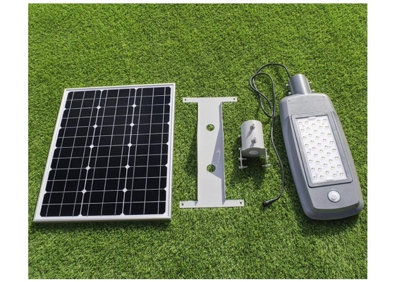 Dönebilen Güneş Paneli ile Dayanıklı Güneş Enerjili LED Sokak Işık 5500K IP65 50W