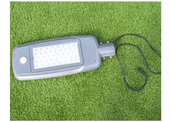 Dönebilen Güneş Paneli ile Dayanıklı Güneş Enerjili LED Sokak Işık 5500K IP65 50W